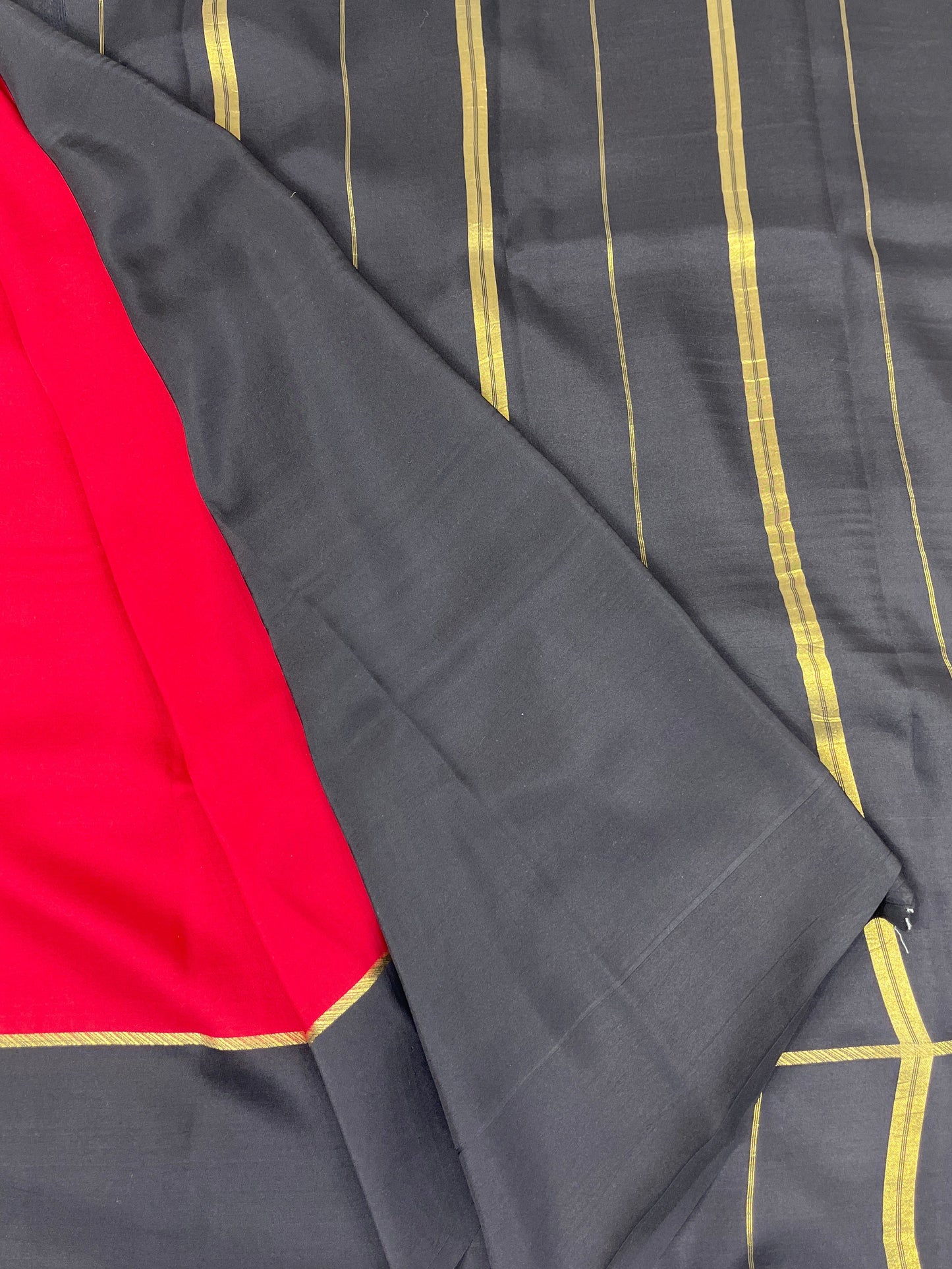 Pure Zari Mysore Silk Saree Bentex Border In Red With Black Contrast Color