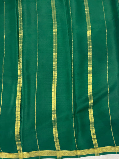 Pure Zari Mysore Silk Saree One Inch Dimond Border In Red With Green Contrast Color Blouse