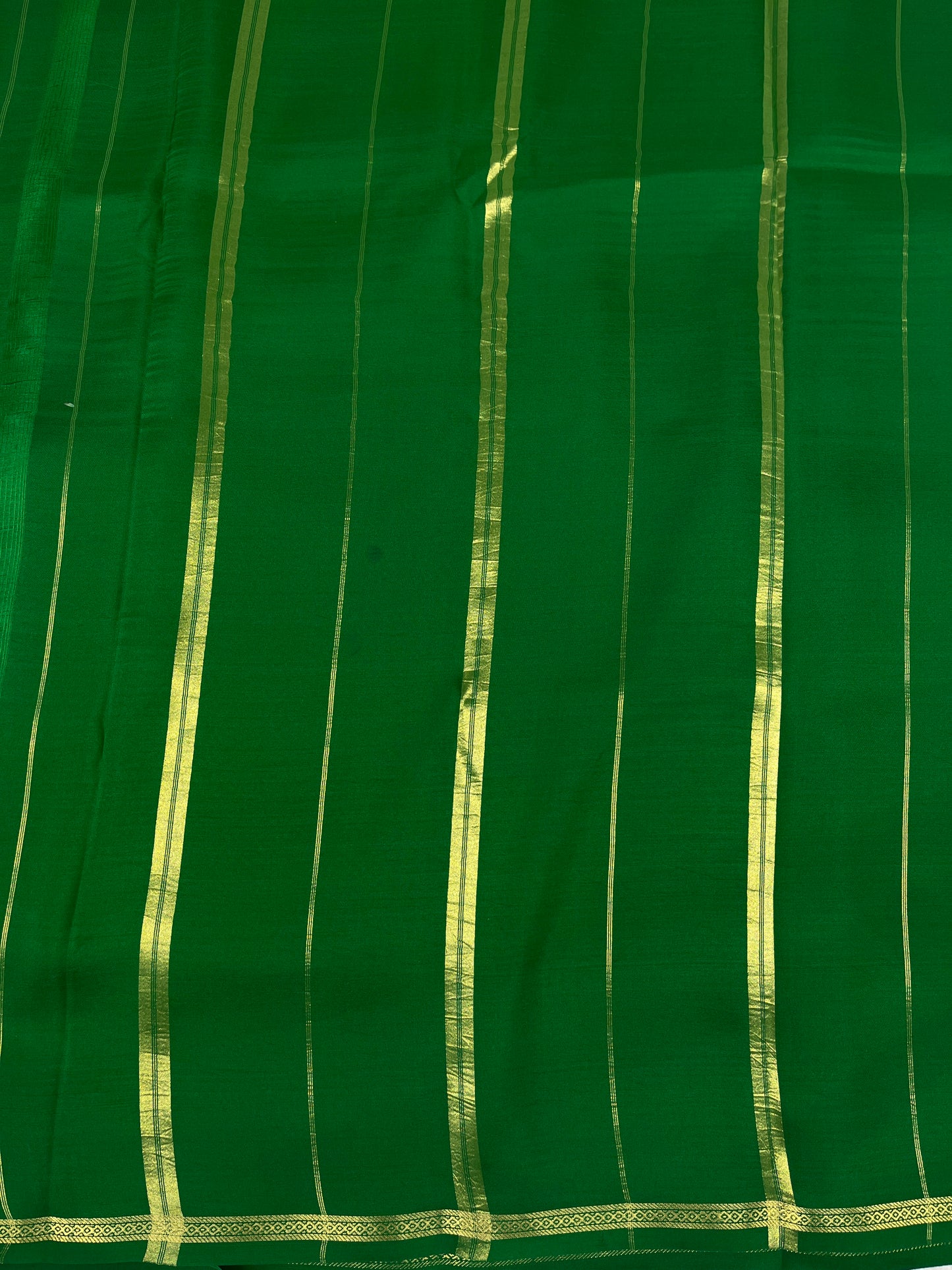 Pure Zari Mysore Silk Saree Half Inch Border In Onion Pink With Green Contrast Color Blouse