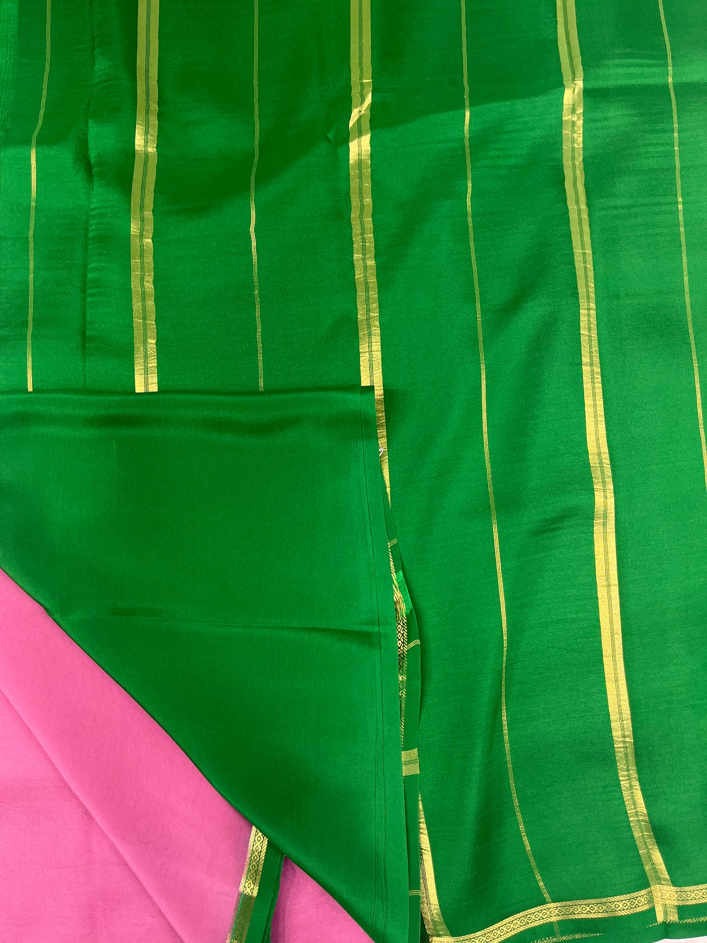Pure Zari Mysore Silk Saree Half Inch Border In Onion Pink With Green Contrast Color Blouse