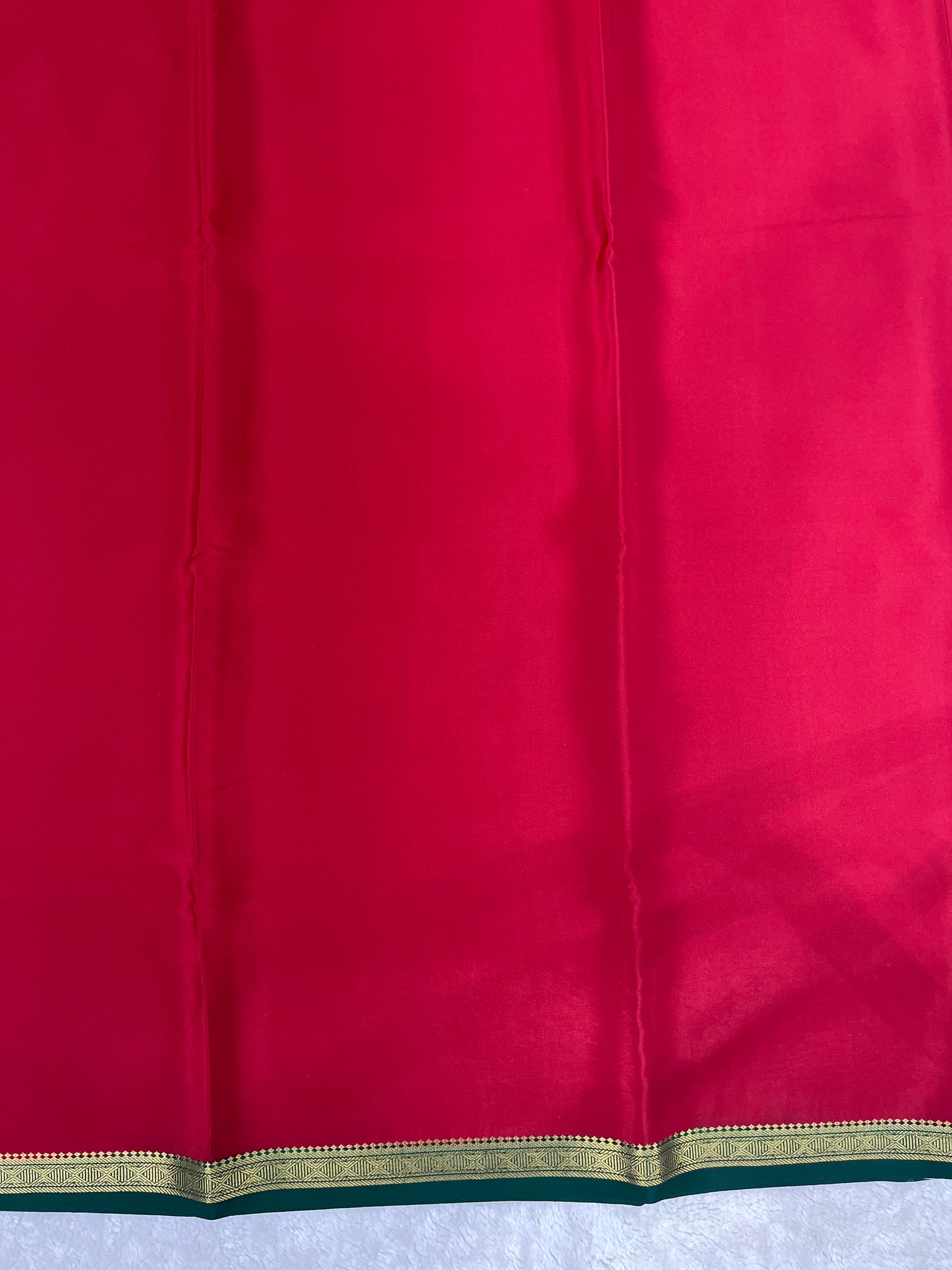 Pure Zari Mysore Silk Saree One Inch Dimond Border In Red With Green Contrast Color Blouse