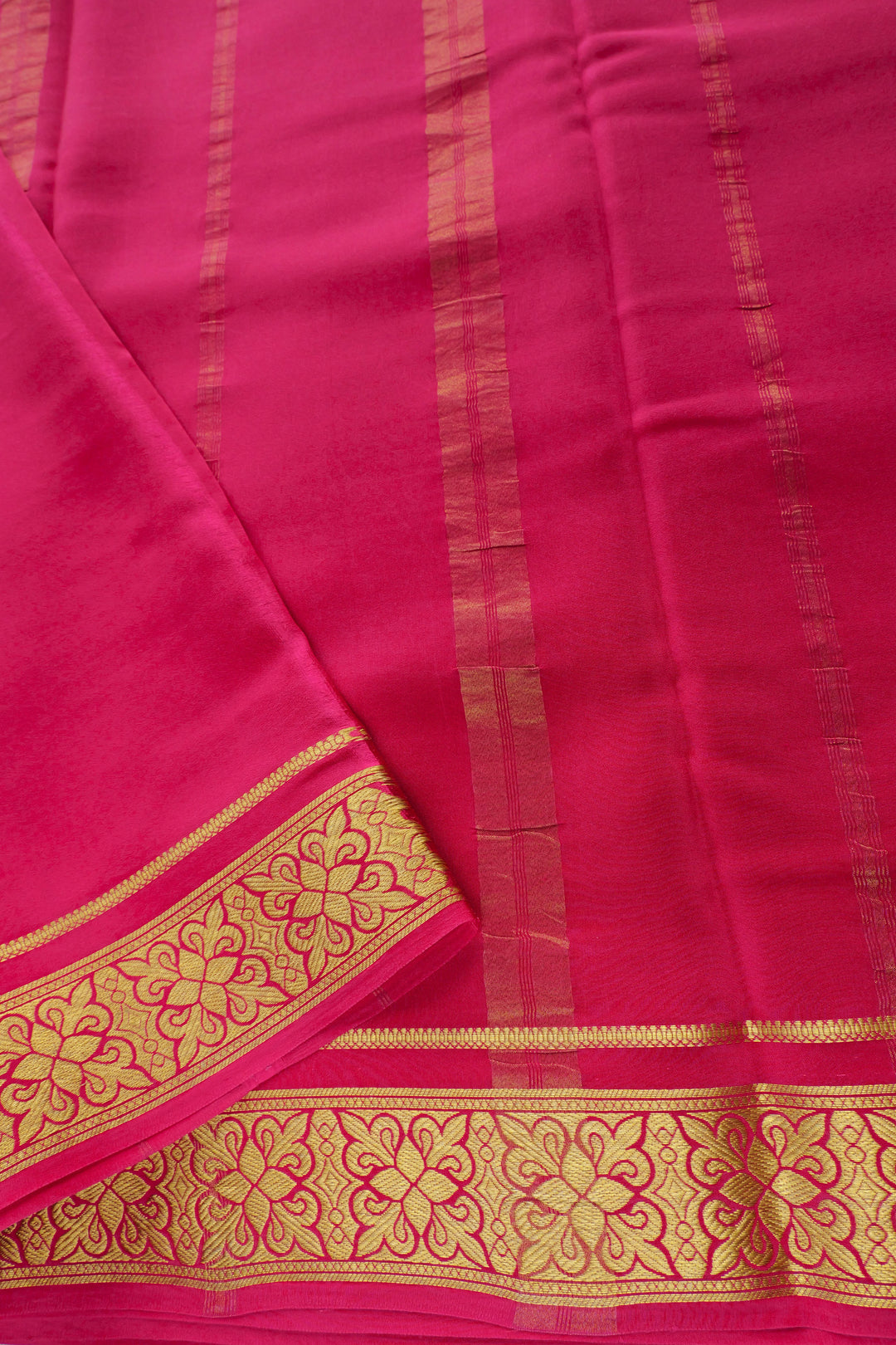 Blue Body Saree Featuring Pink Pallu