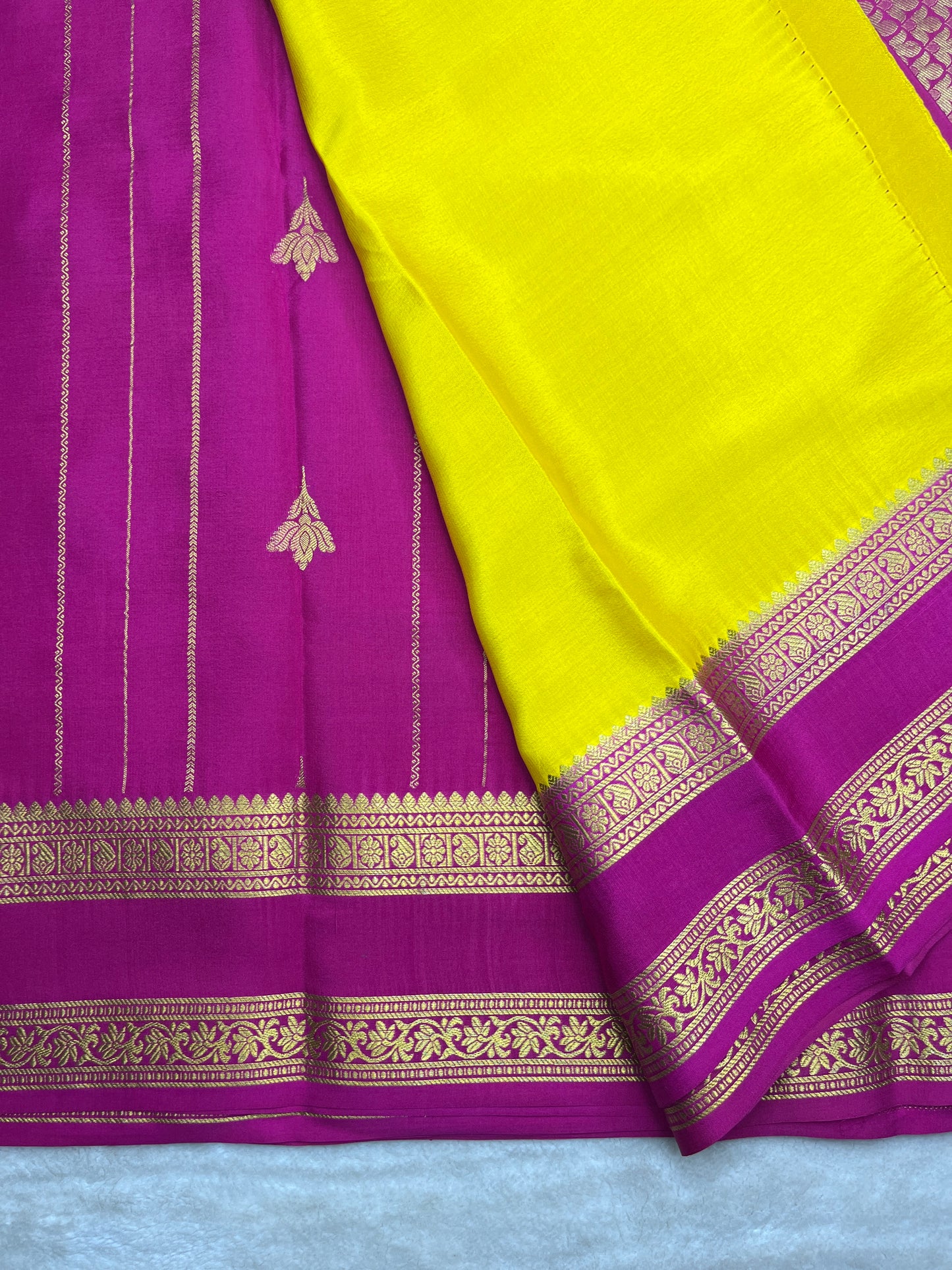 Pure Mysore silk - partly Pallu (16274304)