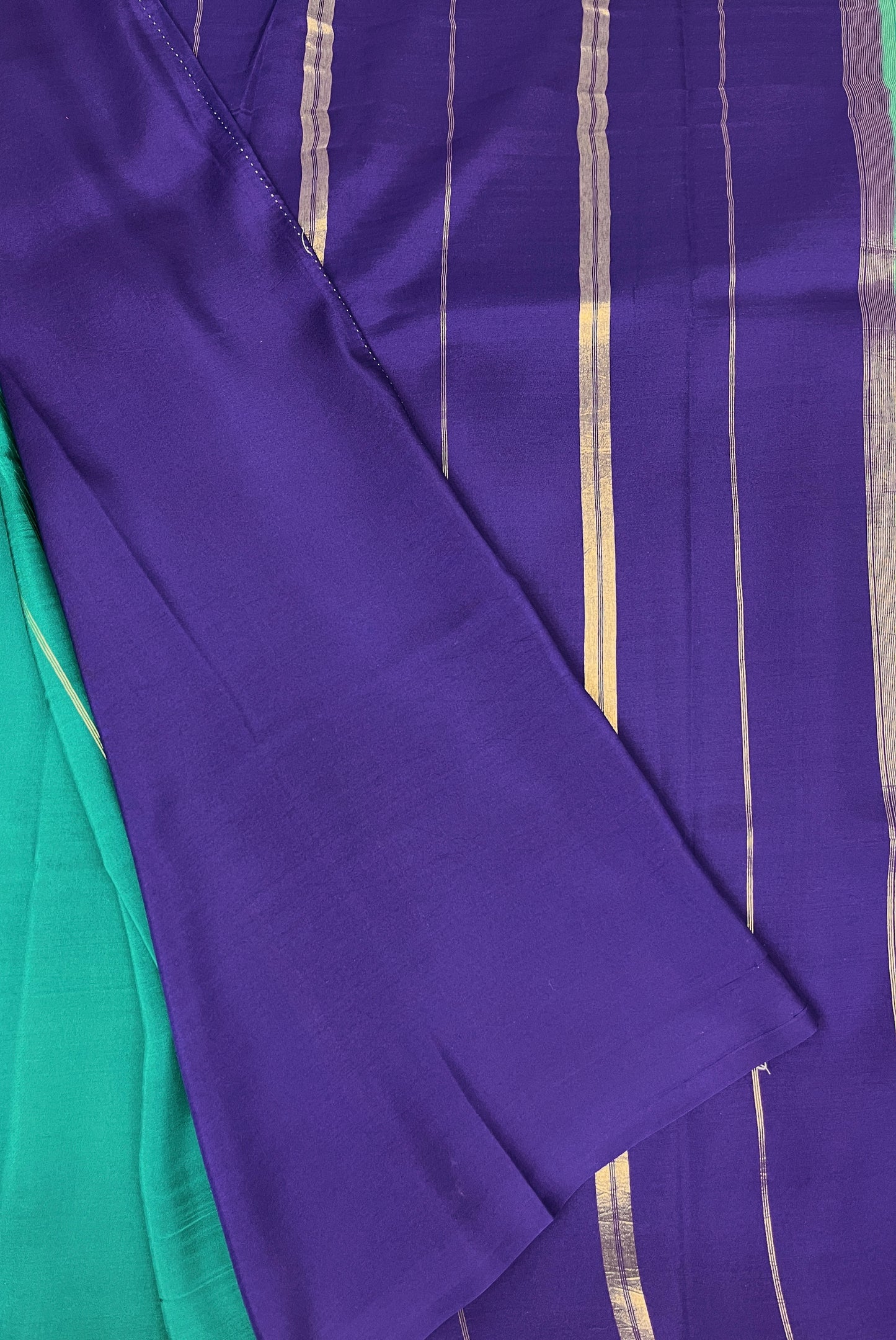 Pure Zari Mysore Silk Saree Elephant Border In Peacock Green With Navy Blue Contrast Color Blouse