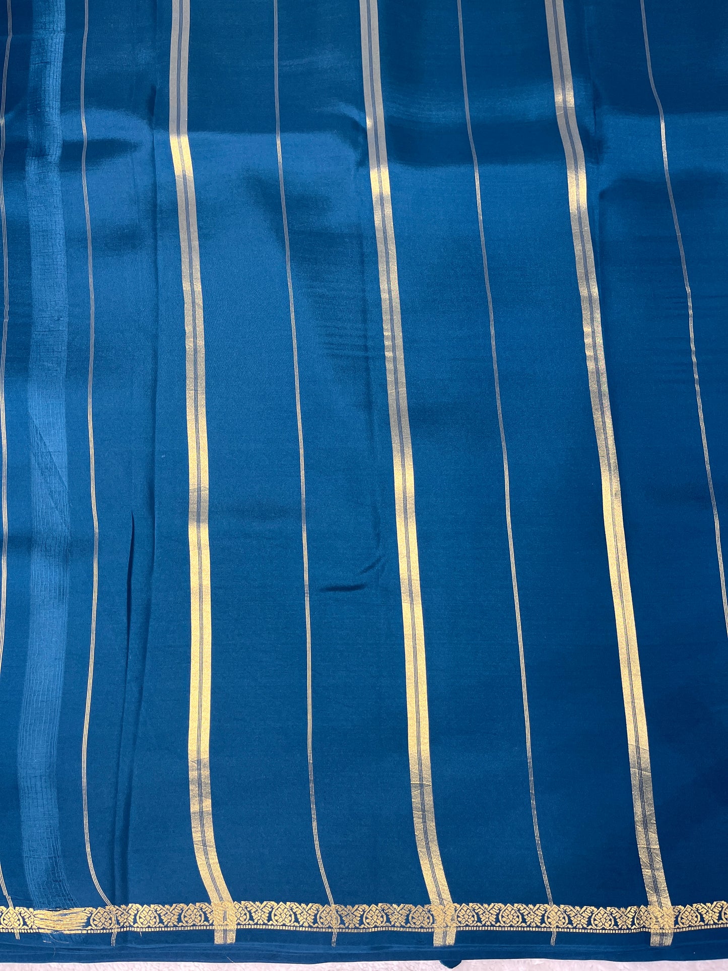 Pure Zari Mysore Silk Saree Heart Border In Royal Blue With Self Color Blouse