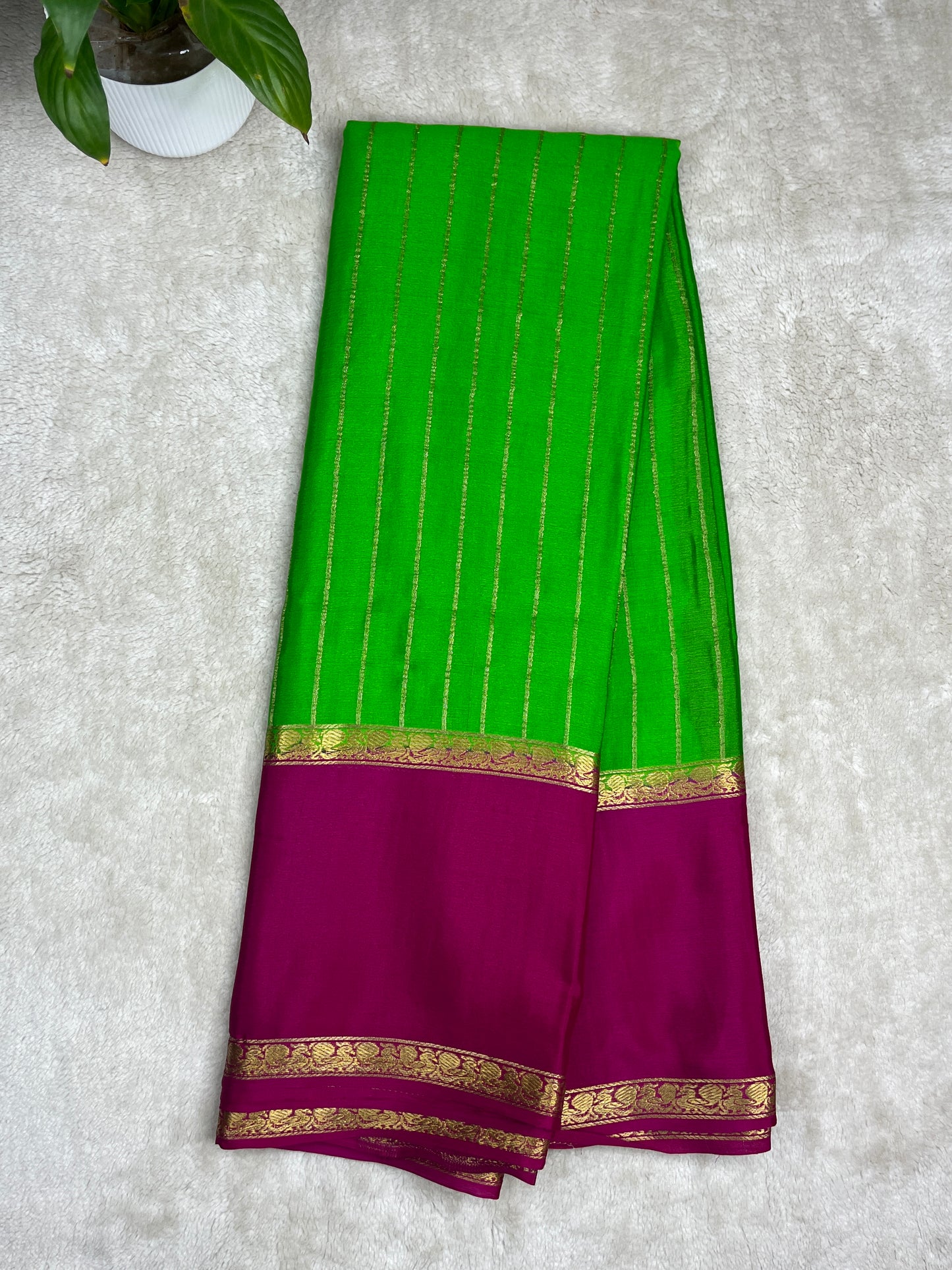 Pure Crepe Mysore Silk crush Saree In Green With Red Contrast Blouse 1146007