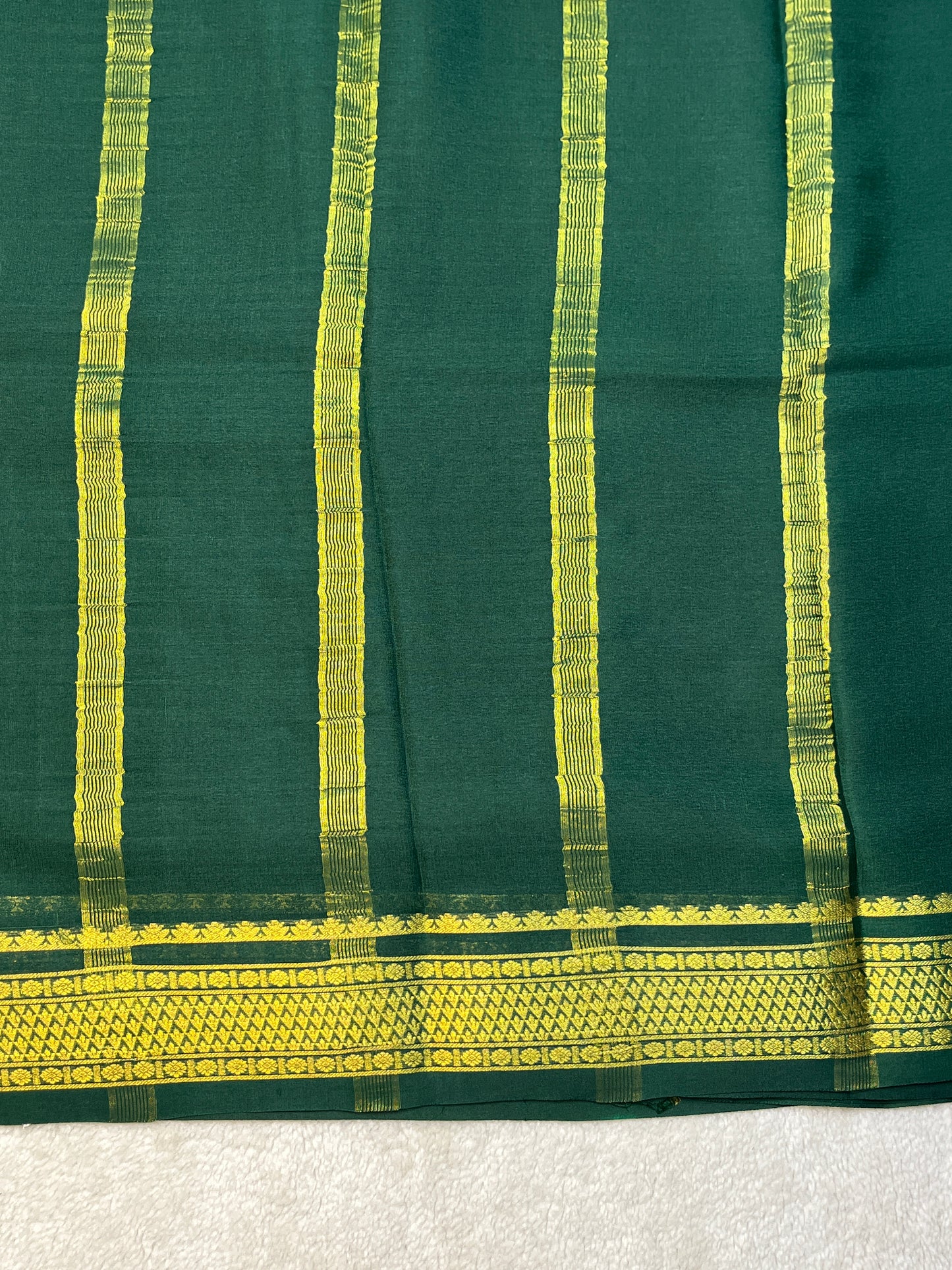 Pure Crepe Mysore Silk Saree piping border In Red & Green Contrast Blouse