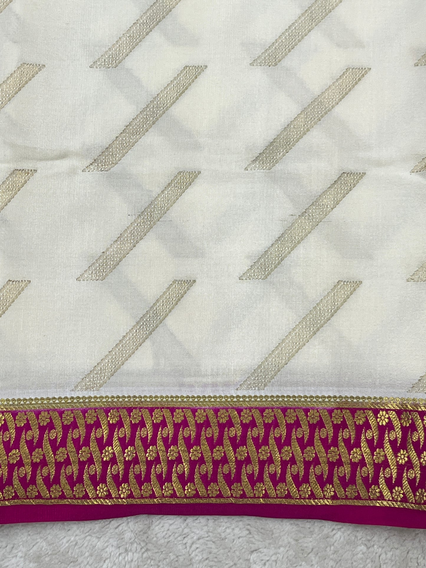 Pure mysore silk saree with Butta in White with Contrast Pink Blouse - 16271504