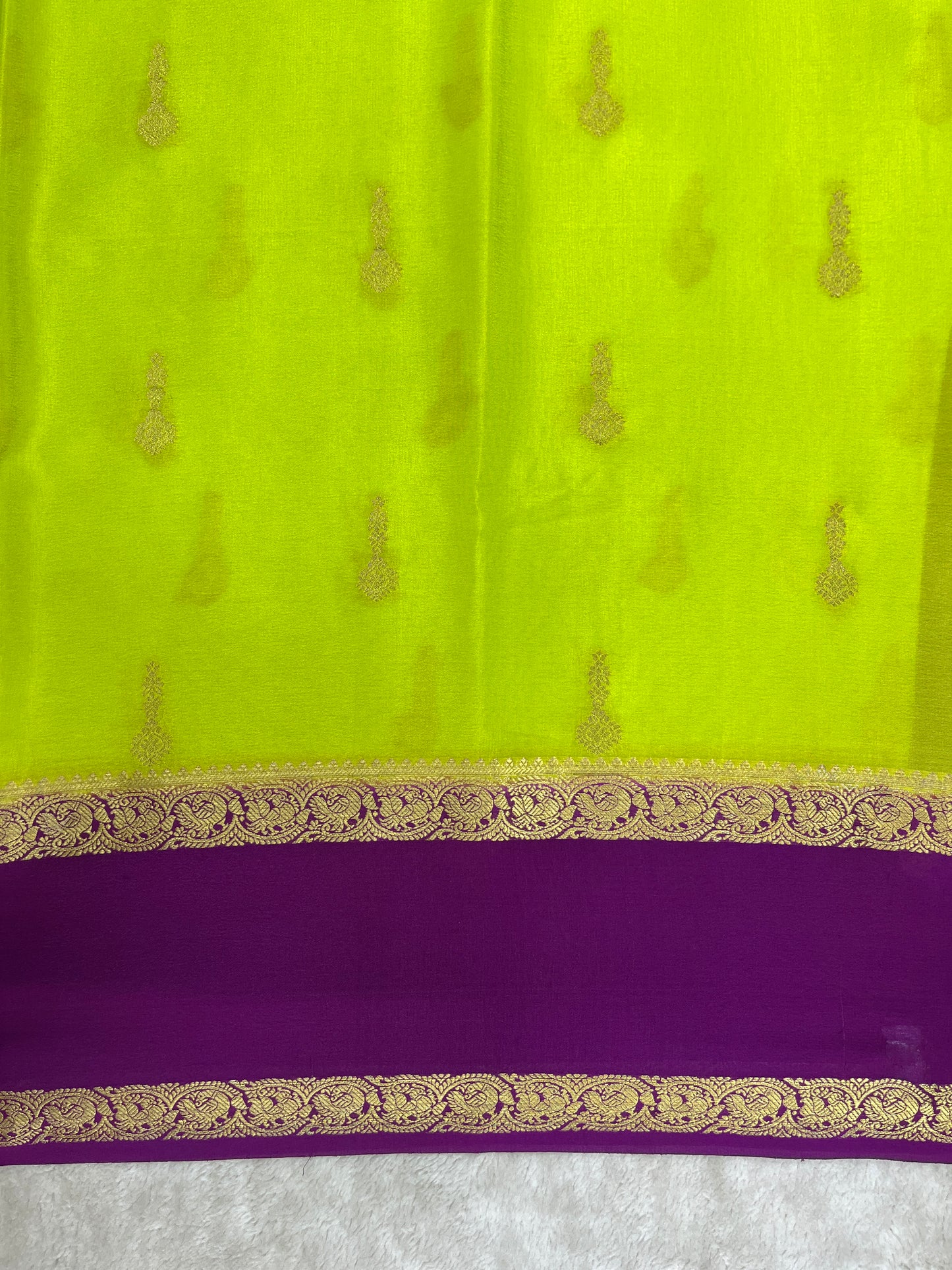 Pure crepe Mysore silk saree In Green With Pink Border & contrast Blouse  - 1145312