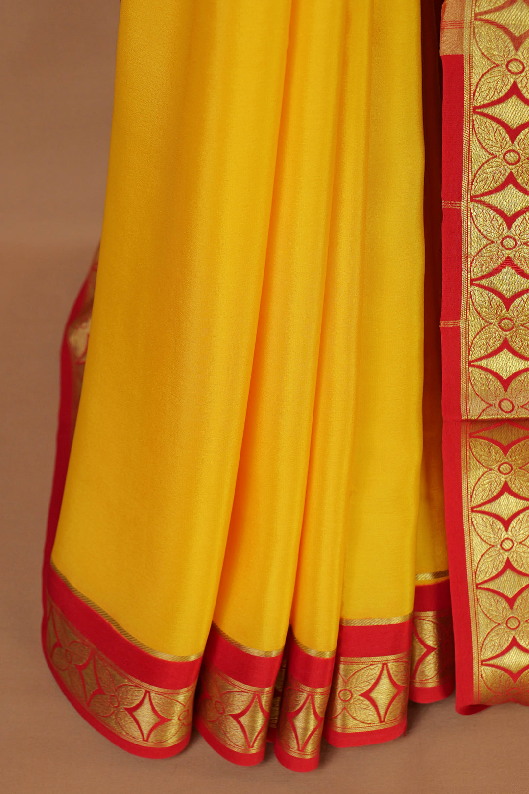 PURE MYSORE SILK SAREE IN YELLOW & RED WITH GOLD LACE ZARI & RED BLOUSE