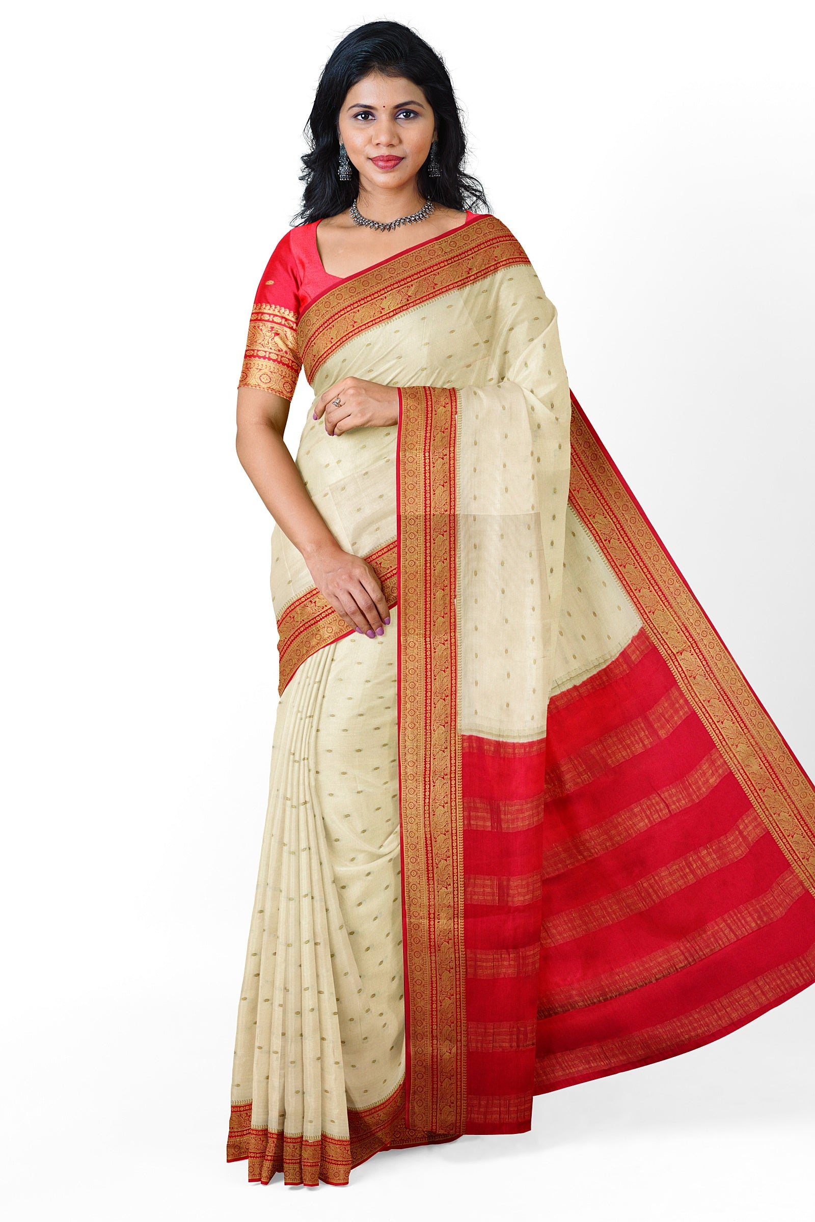 Buy Red Sarees for Women by TIRA Online | Ajio.com